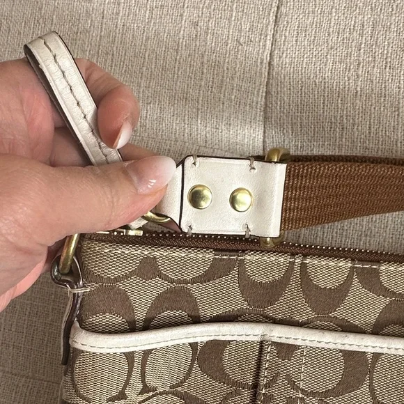 Coach Khaki and Cream Signature Crossbody Bag - Picture 4 of 8